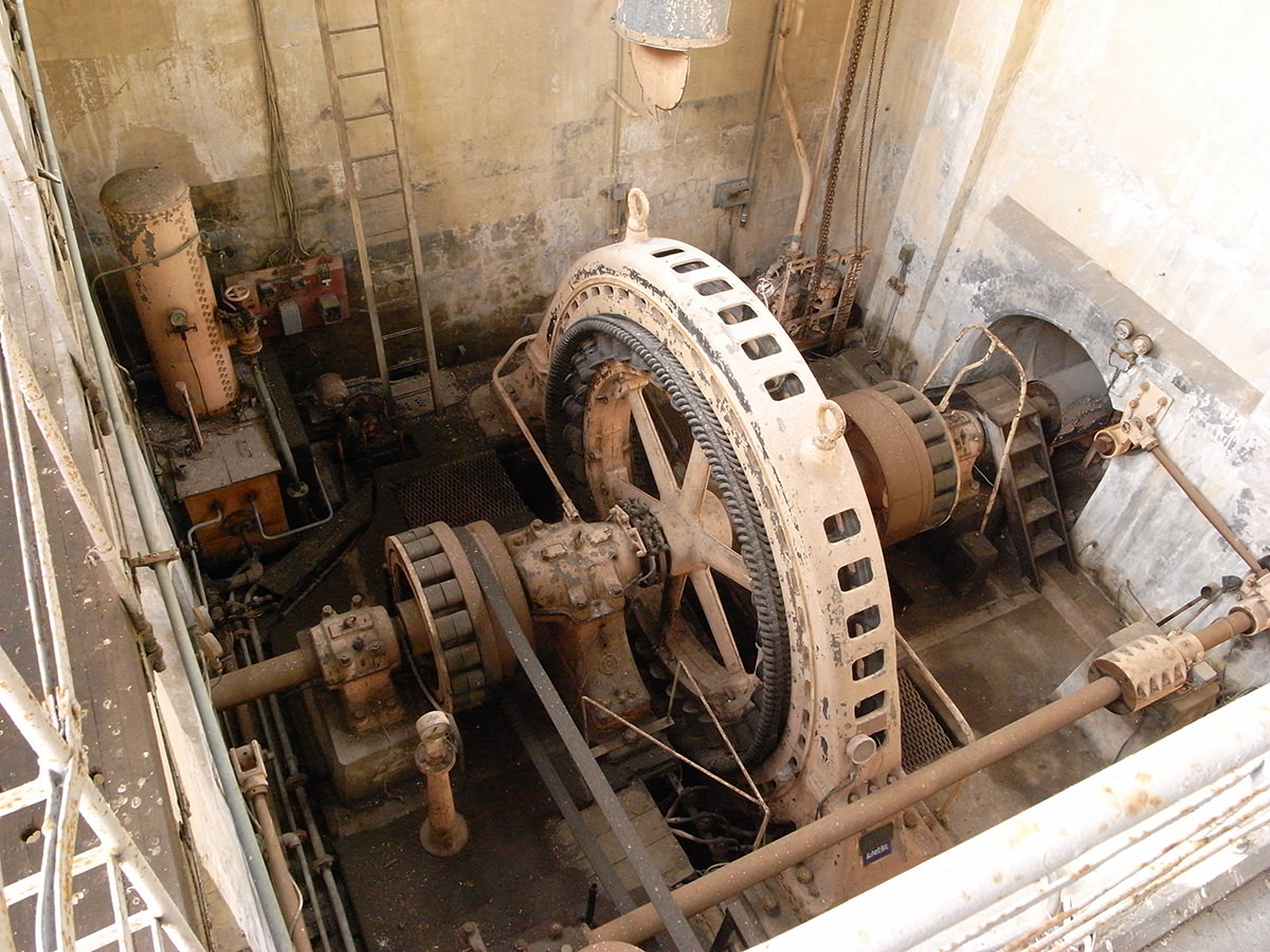 旧八百津発電所資料館　放水口発電所の発電機